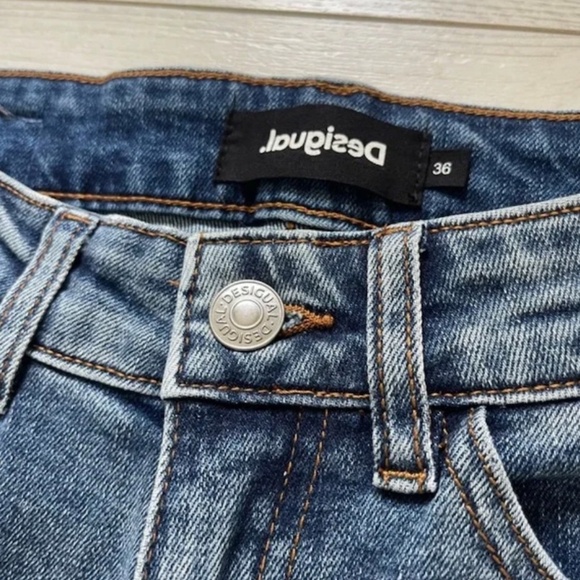 DESIGUAL BOOTCUT CROP JEANS FLORAL EMBROIDERED COTTAGE COQUETTE FUN CHIC CORE - Picture 5 of 6